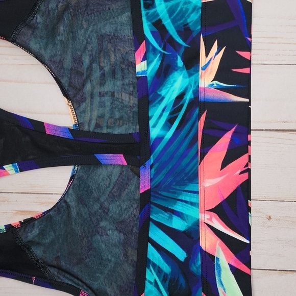 PINK Victoria's Secret Tropical Floral Sports Bra - Picture 8 of 8